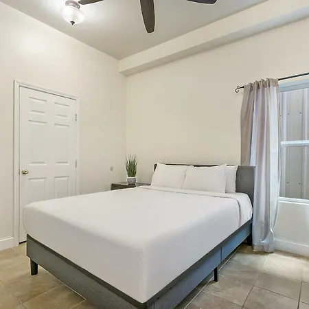 Spacious 4Br City Condo Steps From St Charles Ave New Orleans Exterior photo