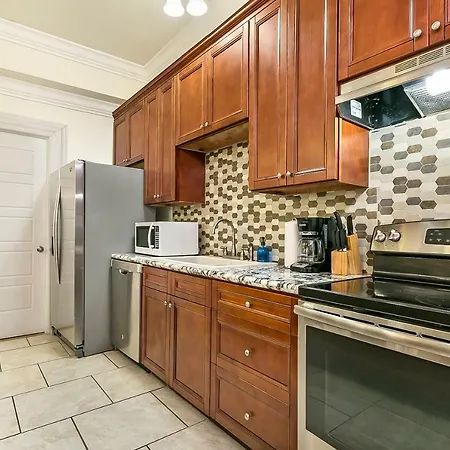 Spacious 4Br City Condo Steps From St Charles Ave New Orleans Exterior photo
