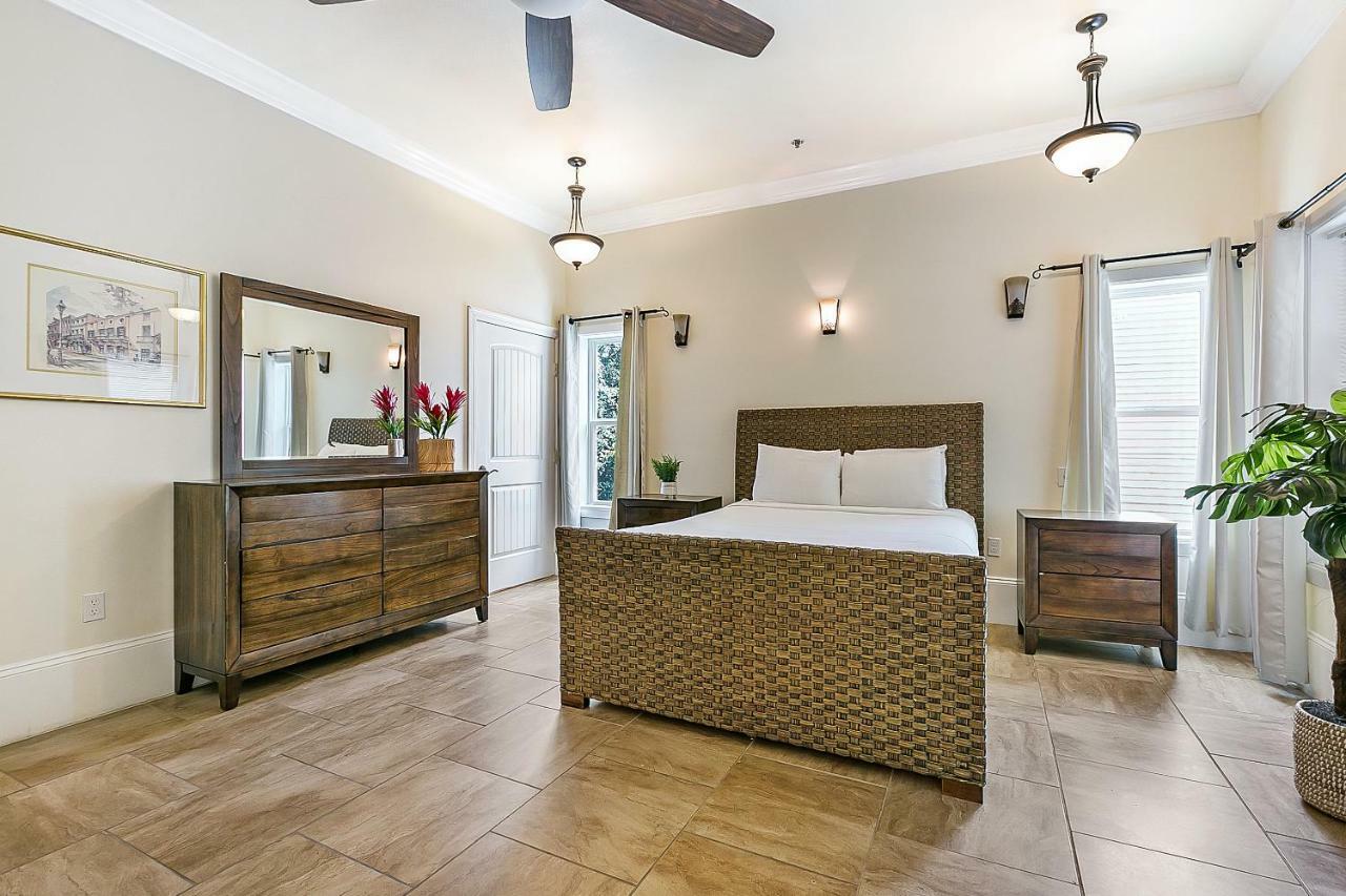 Spacious 4br Steps From St Charles Ave Appartement